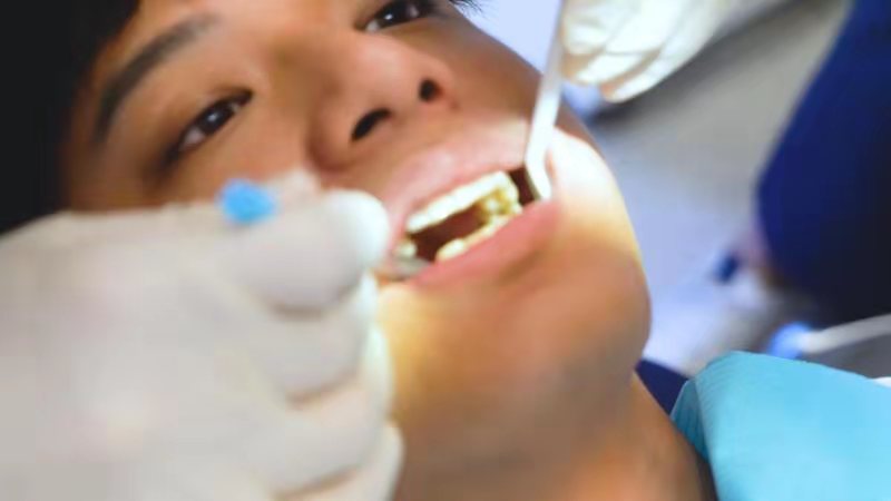 了……时间:9月16日地点:广大口腔精准正畸中心人物:邓俊宇先生&小编