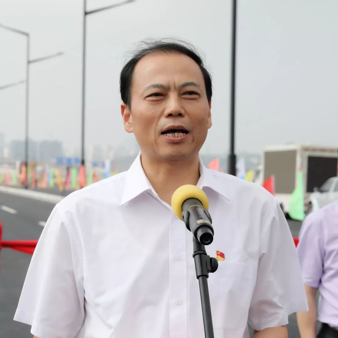 区领导吴汉宗,刘志平等到现场检查通车情况后渚大桥东桥头互通正式