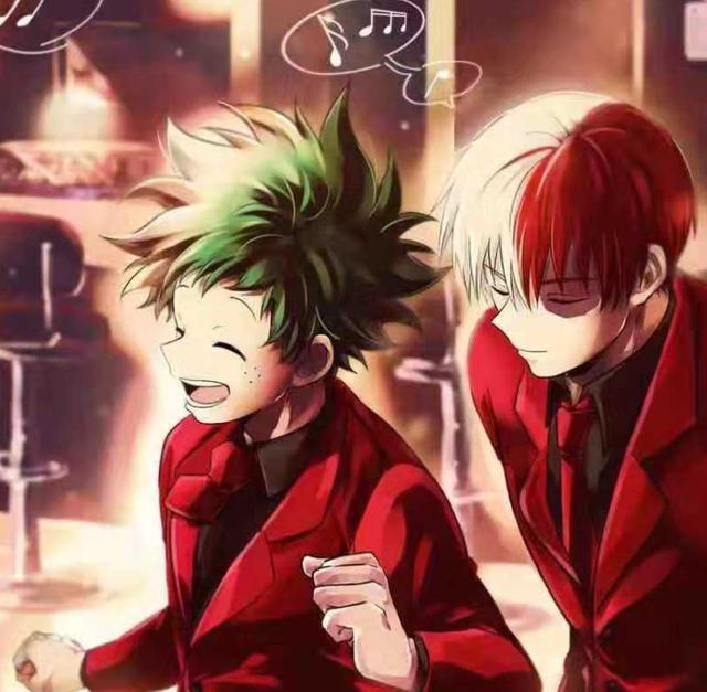 动漫中非常难得的一组cp,相互对视的一瞬间,轰总和绿谷出久脸都红了!