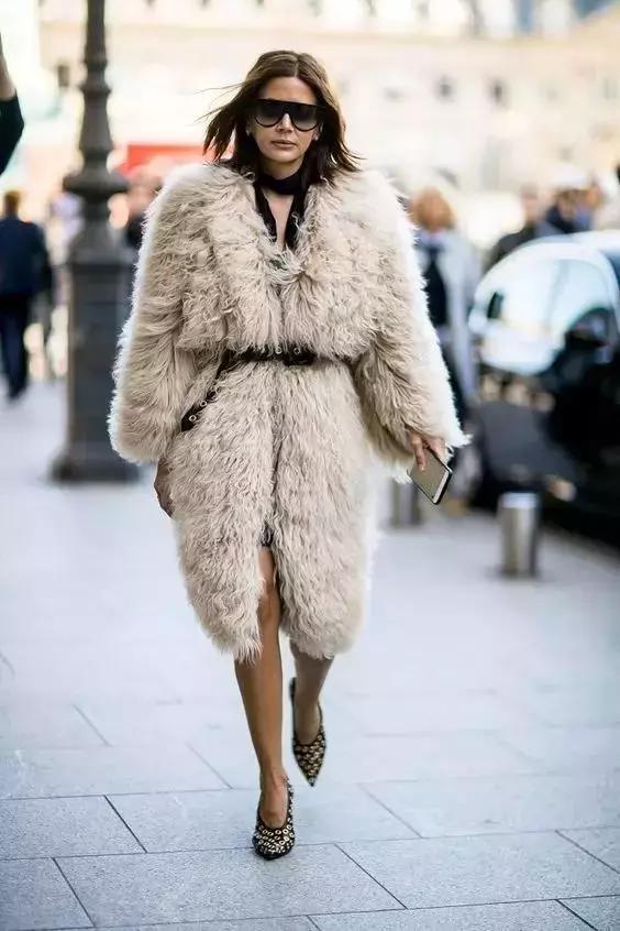 皮草搭配穿皮草老气时髦姐妹们才不会这么穿