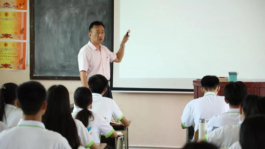 正步人物丨最美退役军人陶海林脱下戎装变园丁扎根教育扬文化