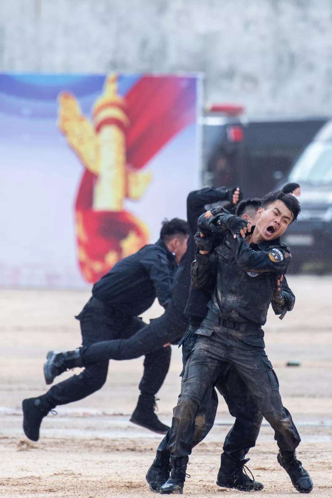 疾驰似风动如雷霆