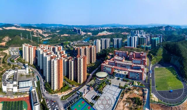 02北部万科城(以上项目图为效果图)广清新城,九年醇熟教育大盘广铁