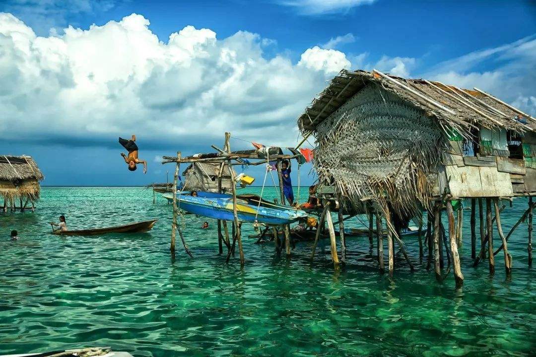 目光單純,是一個善良而友好的民族,巴瑤族的水上屋更是仙本那旅遊必