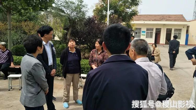 稷山化峪吴嘱村锣鼓喧天秧歌劲舞村民们用最高礼节迎来一批特珠的客人