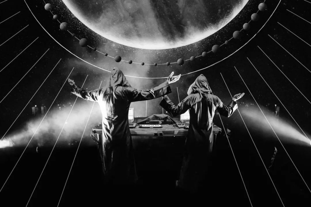 诟病让人审美疲劳的时候他们用 nwyr 回归 trance并以最近两年在小号