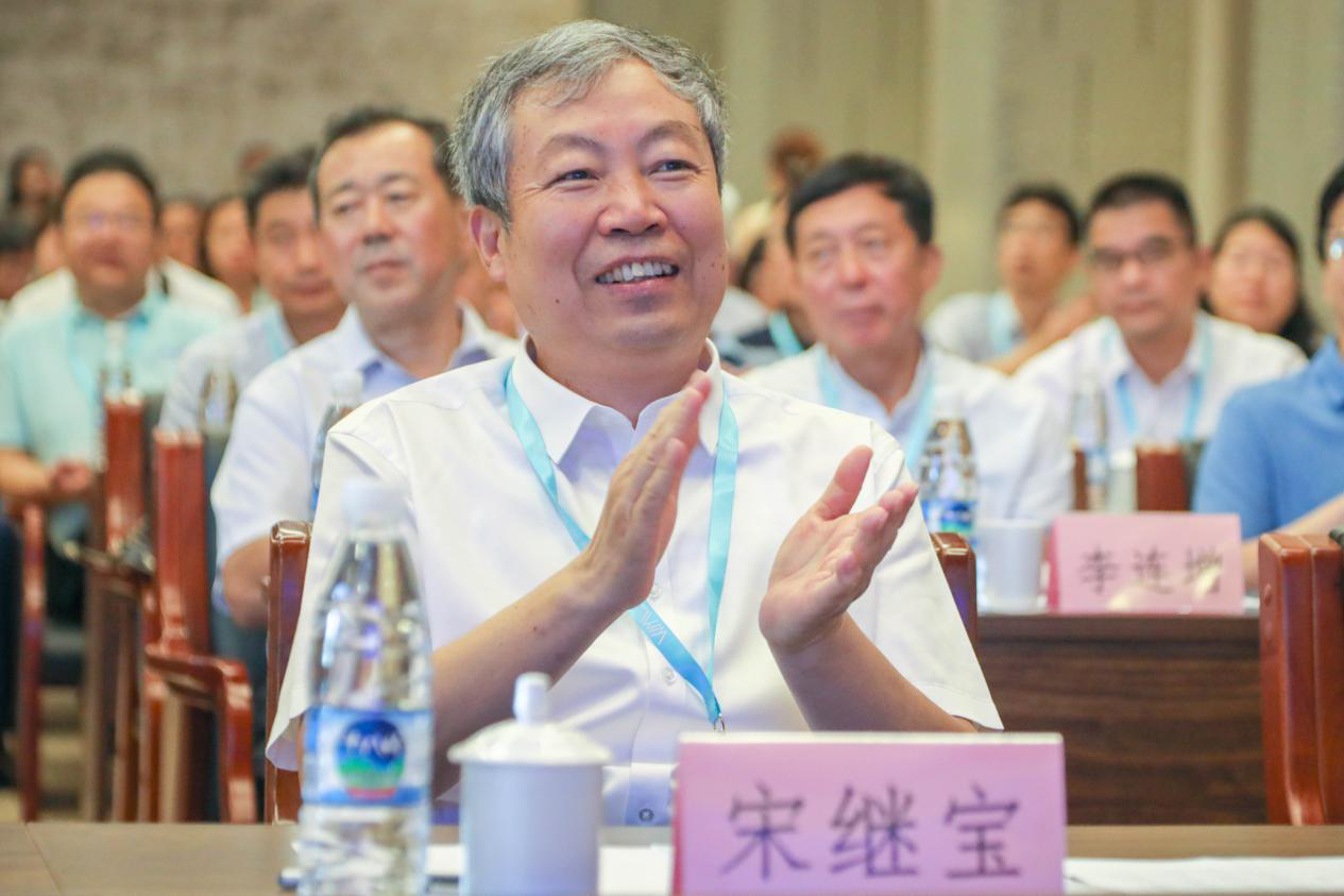 张宏声在致辞中指出,近年来,海岛旅游业发展迅猛,海岛养殖业在新模式