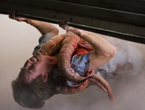 散播宗教思想,认为这一些是神的安排,甚至还想把里面的活人献祭给怪物