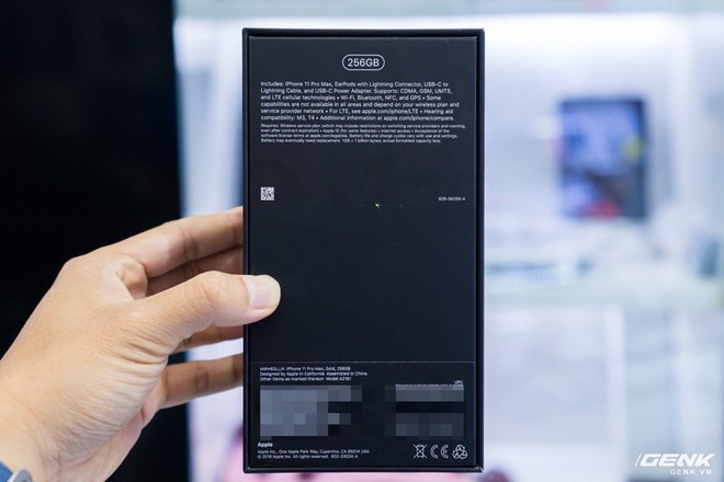 苹果iphone11promax黑色包装盒曝光附带18wusbc充电器