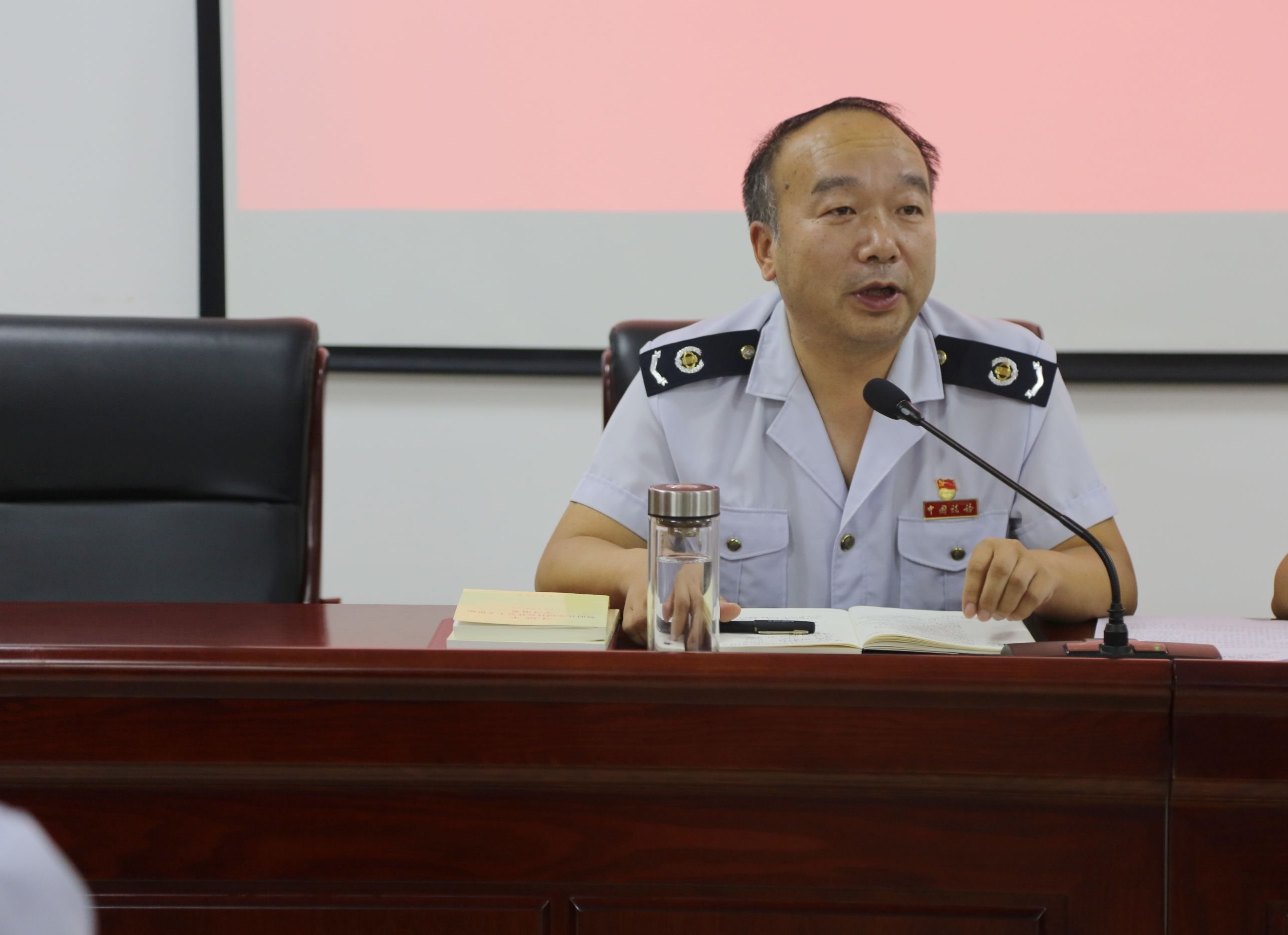 渭南经开区税务局党支部全面传达省局席七万书记讲话精神