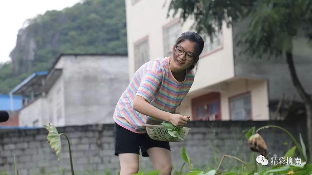 你好我叫覃美姿柳南区贫困学子圆梦大学