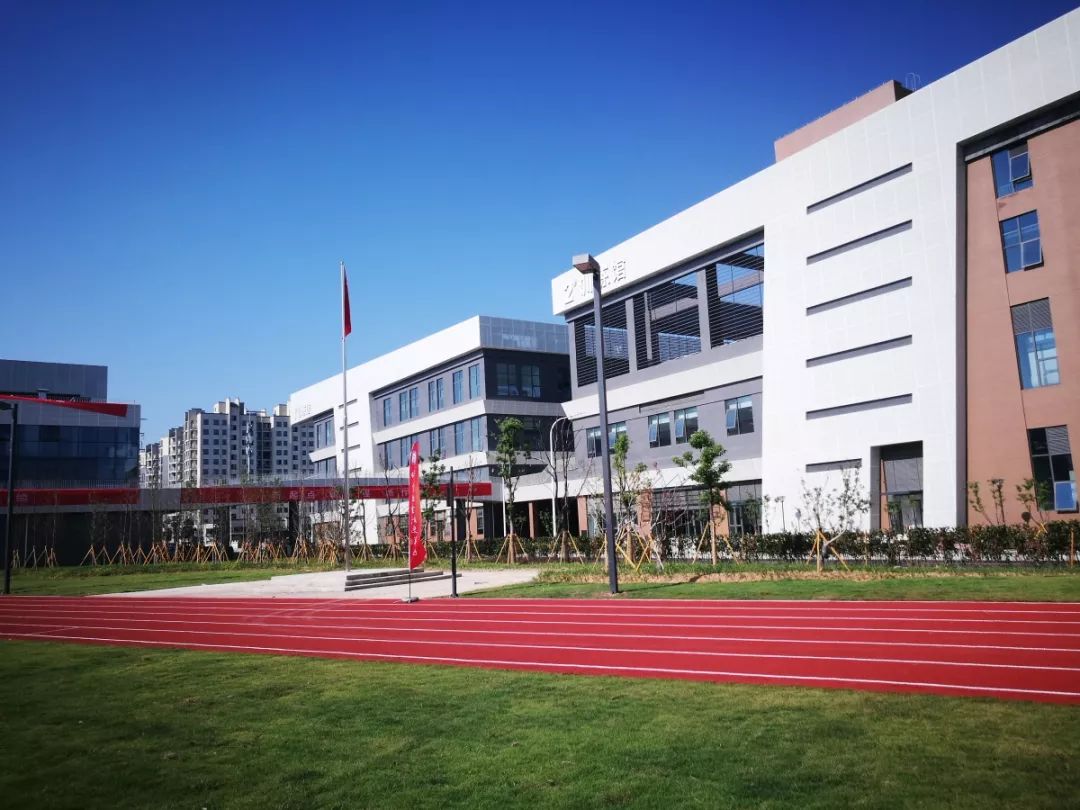 温州体校新校概况温州体育运动学校新校区坐落在龙湾区永中街道,位于