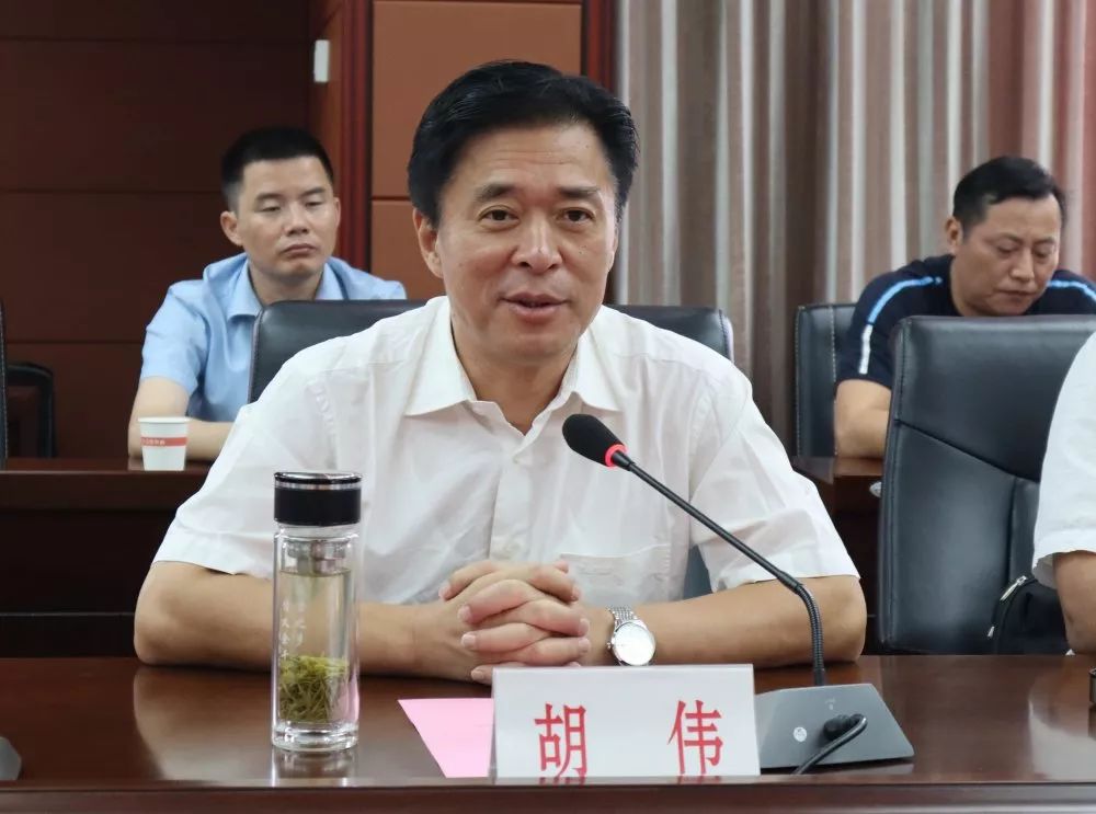胡伟强调,余干县委县政府对江西省港航建设投资集团有限公司在余干的