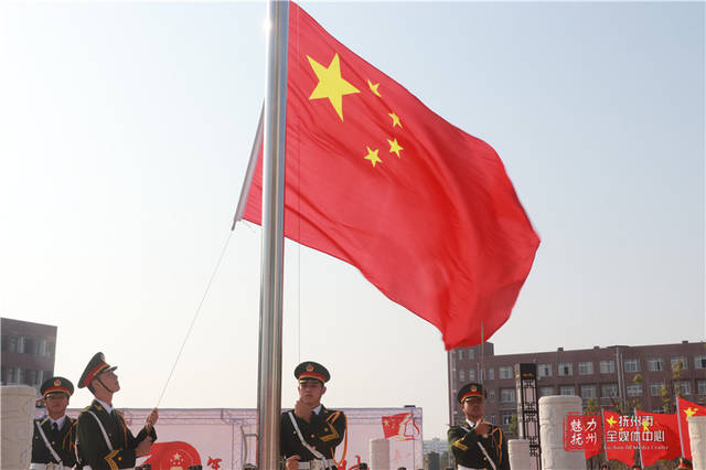 牢记使命,奋勇担当,砥砺前行;青春心向党,建功新时代,永远听党话,永远