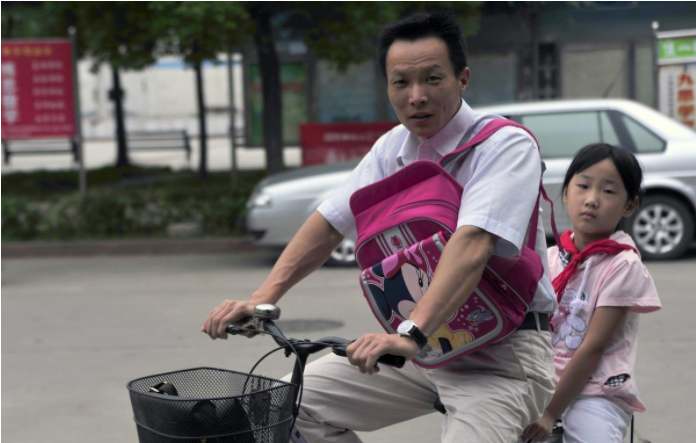 原创怪象家门口免费的学校不去父母偏爱花钱送孩子到城里为啥