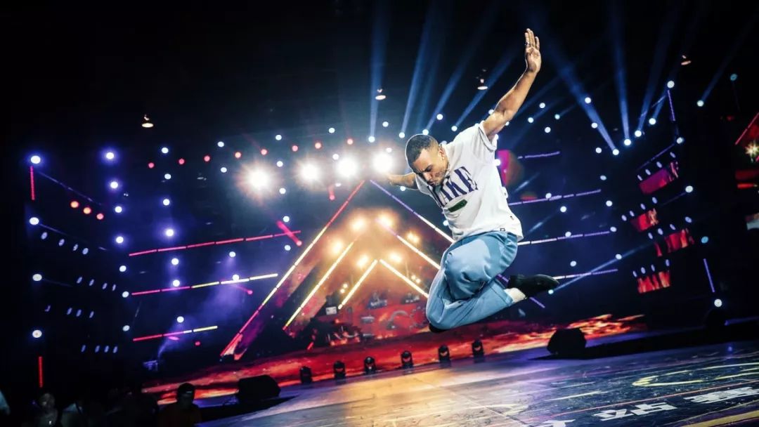 十一潮玩重庆欢乐谷街头艺术节国际街舞大赛日夜演艺盛宴百余游乐项目