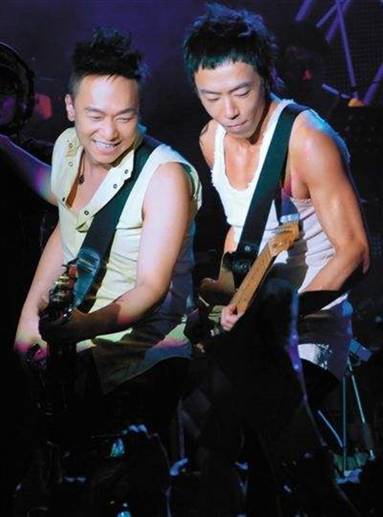 其实一开始黄家强和黄贯中的性格就很难相处在一起.