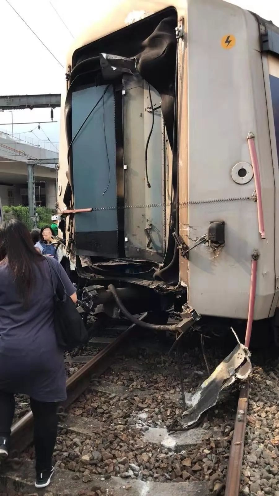 列车出轨事故图片