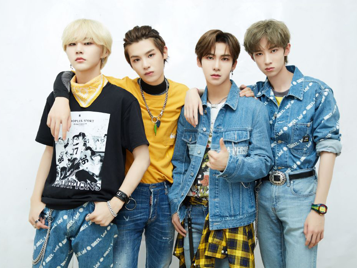 乐华七子一套衣服拆开,给两个人穿,年轻人会玩!