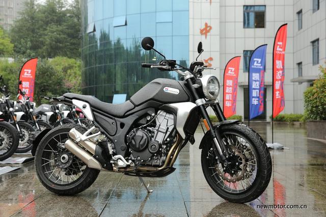 凯越500f初体验国产首款单摇臂scrambler