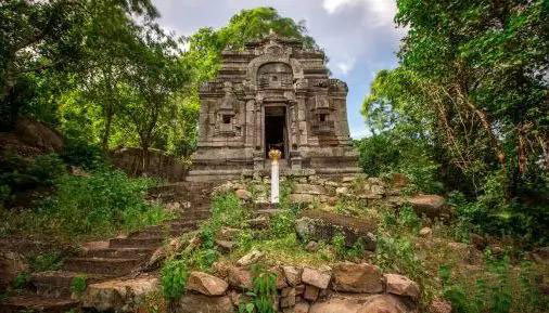 后被来自印度的混填王子征服,混填娶柳叶为妻,成为第一位扶南国王