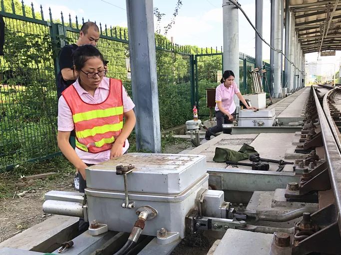 磁浮公司16号线路管理部开展手摇道岔劳动竞赛