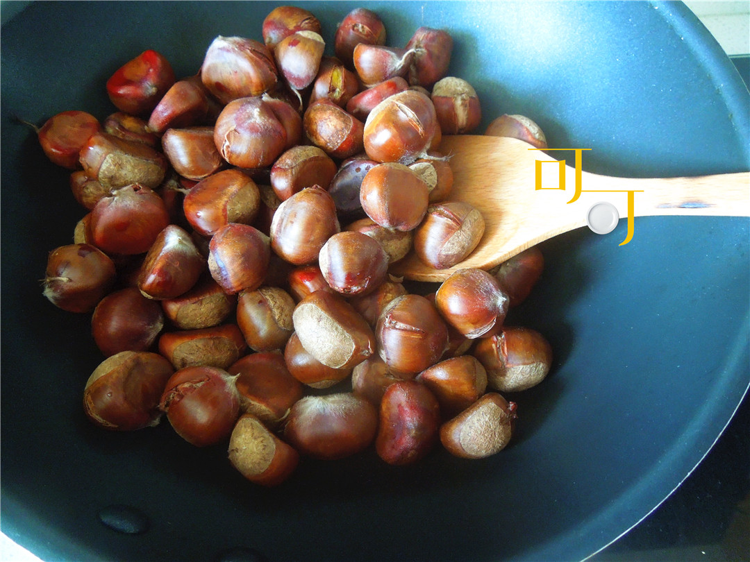 秋风起栗子甜不加油不加盐的农家炒栗子自己炒着吃太香了