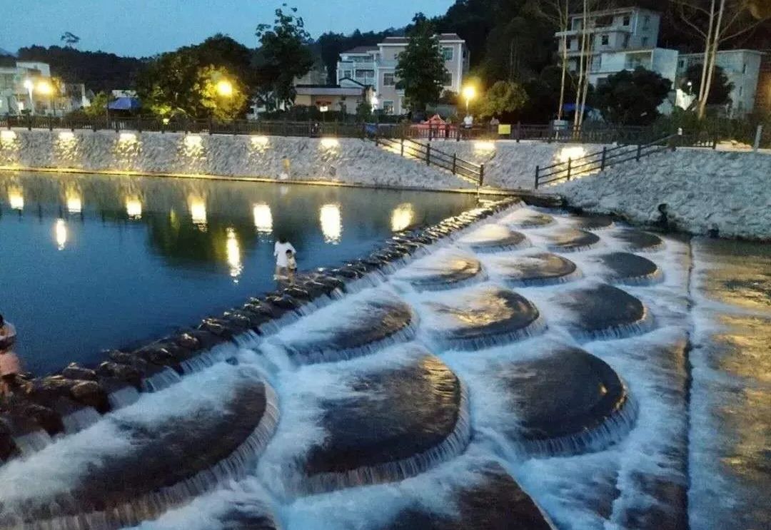 揭西大北山世外桃源千瀑坑瓦片烧烤摸坑螺泡山泉打卡网红小蓝月谷一