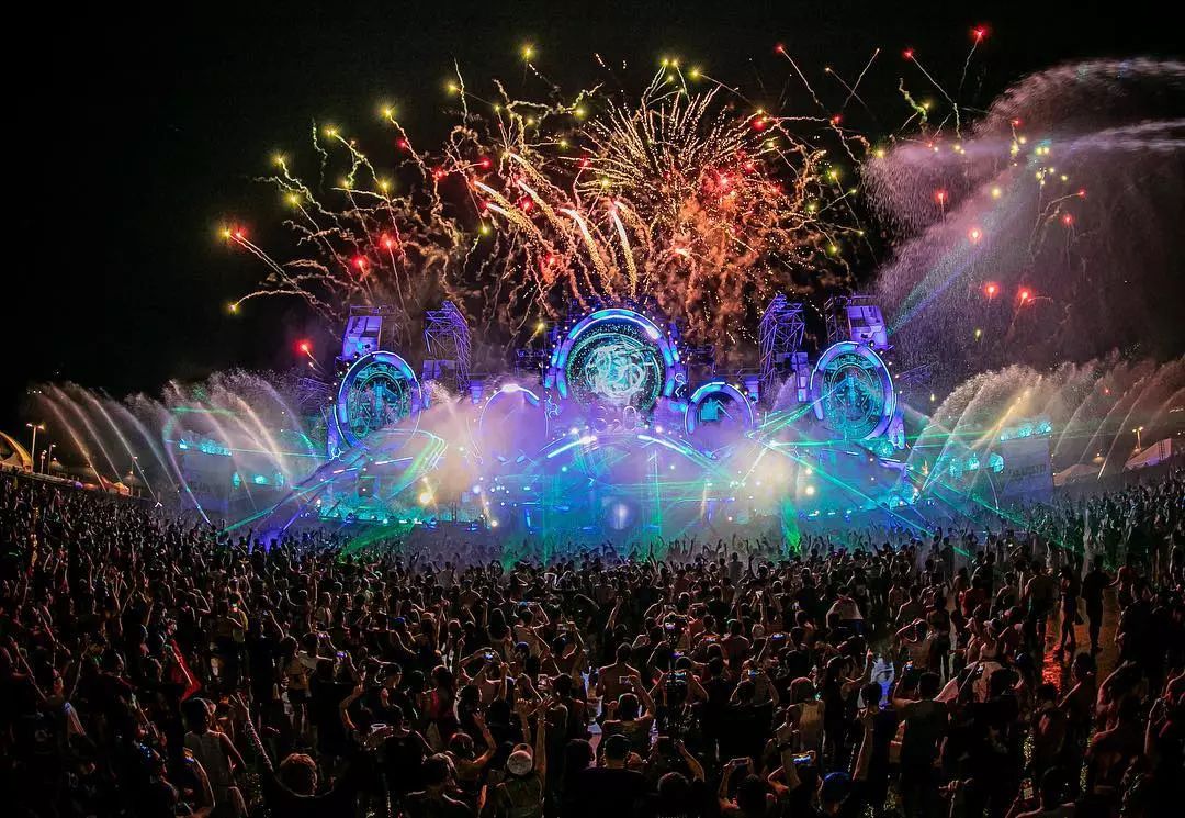 国庆去哪儿玩落地签泼水电音节再次来袭冲鸭