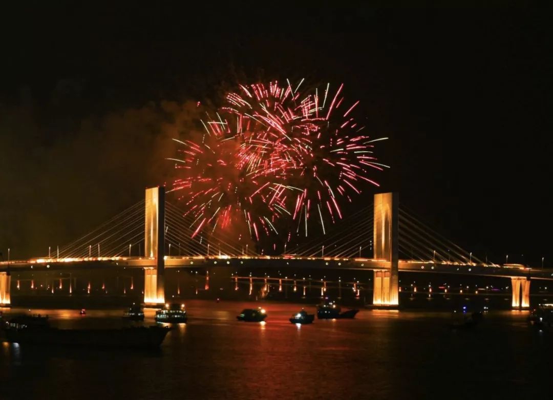 海上赏烟花!全珠海最近观看澳门国际烟火节,仅需139元