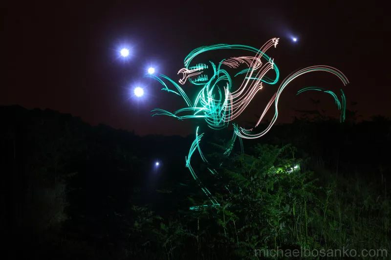 但是使用相机进行拍摄光绘的时候,我们常常会犯几个错误.