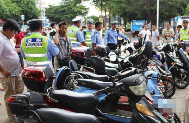 電動車摩托車都開始限行老百姓出門該咋辦專家的建議讓人無語