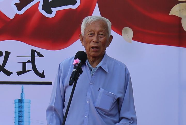 居民代表俞士根发言现场参观揭牌仪式结束后,组织现场人员一同参观