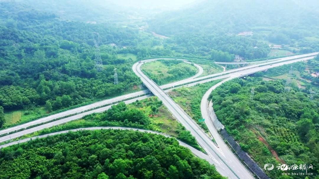 2016年,岳宜高速宜昌段正式通车,彻底结束了宜都市区不通高速公路的