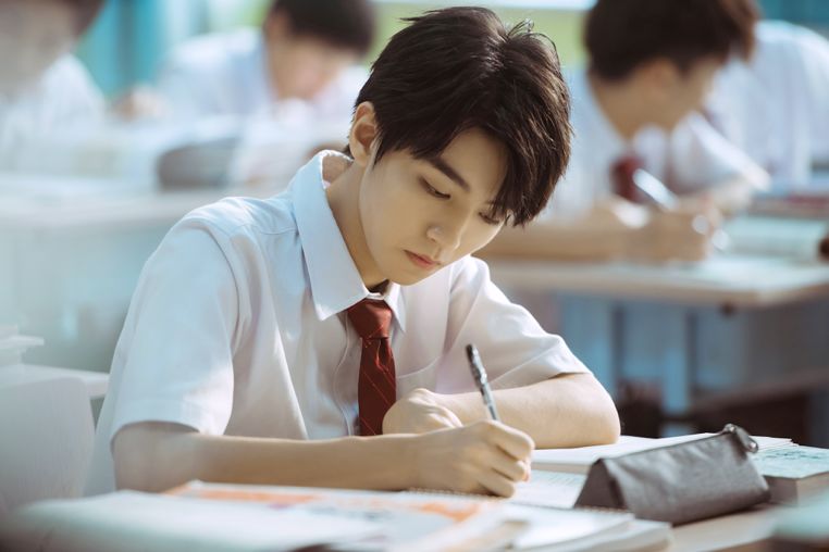 王俊凯解锁《我是班主任》 :光环下的迷茫青春