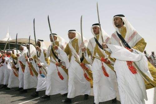 伊斯兰教,骆驼商队和阿拉伯武士是中世纪阿拉伯帝国强大的三大支柱.