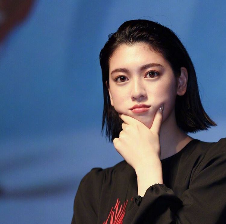 周杰伦新歌mv的女主:三吉彩花!