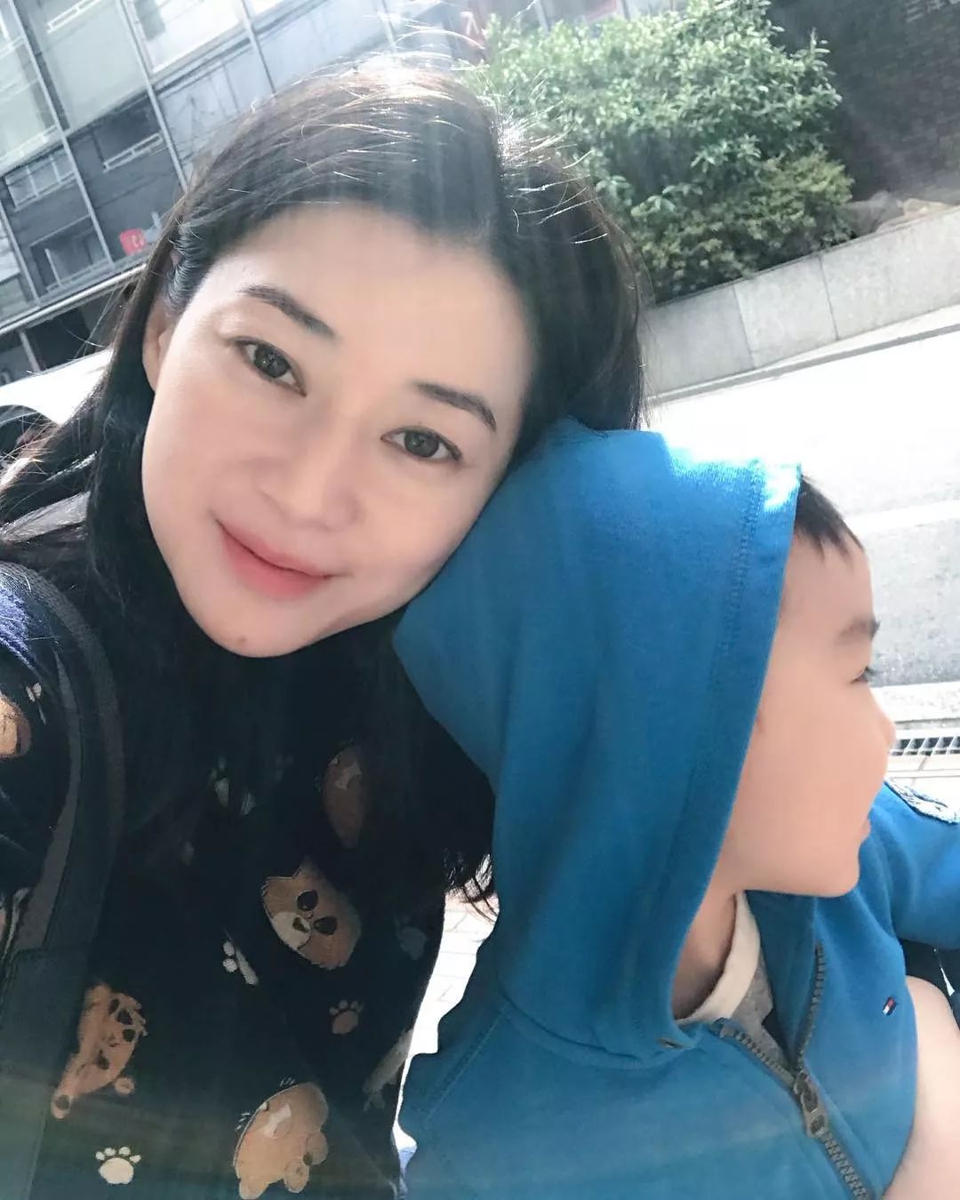 古天乐前女友黄纪莹罕有现身44岁保养得宜