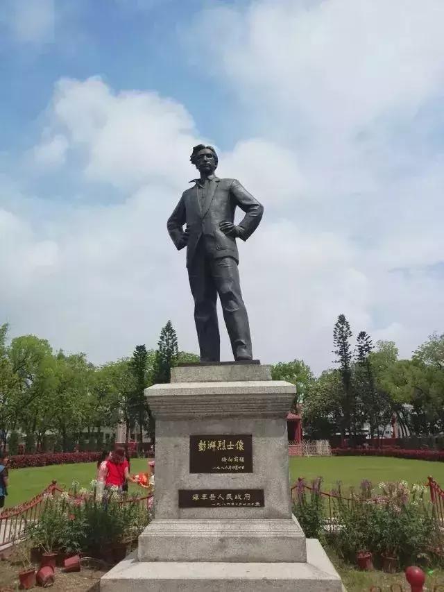 海丰人民为纪念彭湃所立的彭湃烈士像方饭亭现已成为海内外游客海丰之