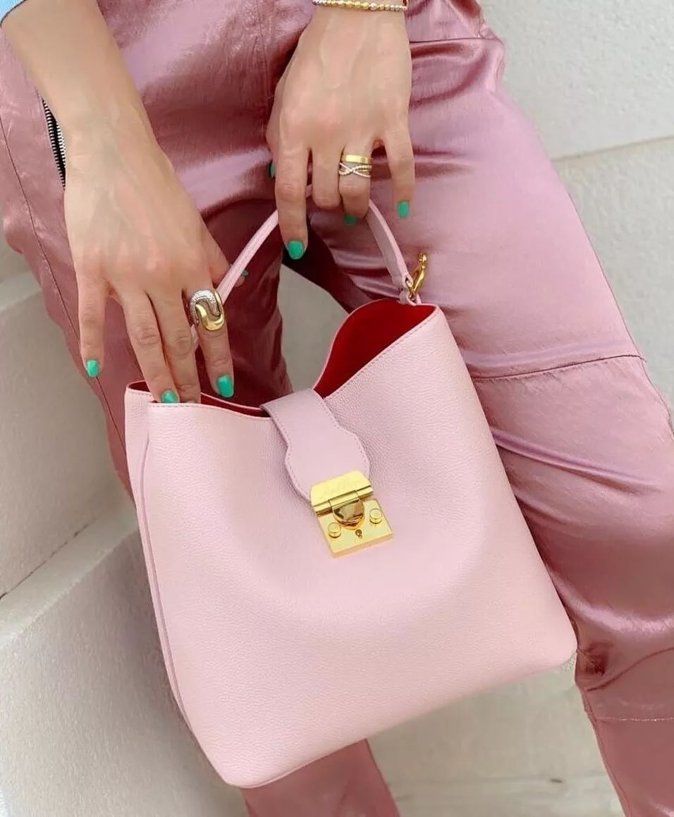 你以为摩纳哥王妃gracekelly只带火了一个爱马仕kellybag