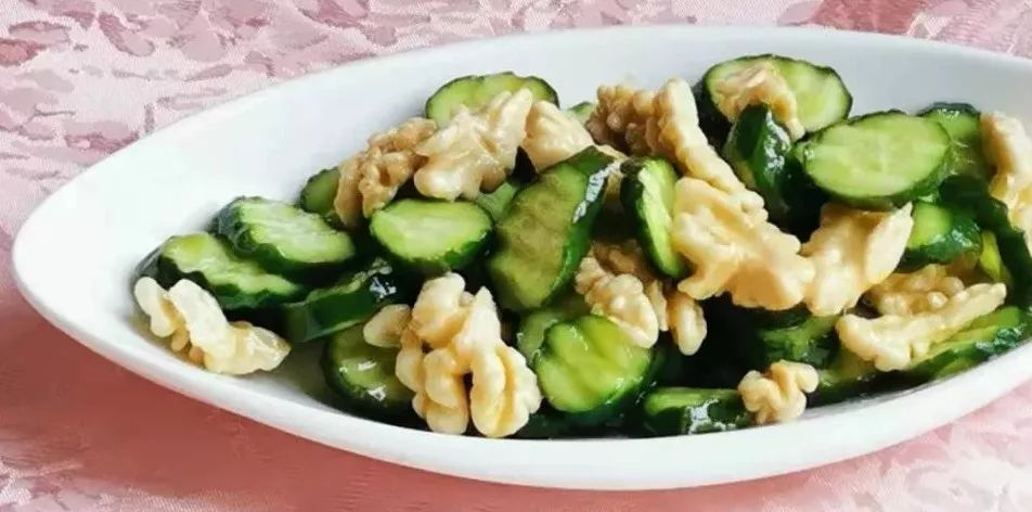 陆港假日酒店新推菜品!_桃仁