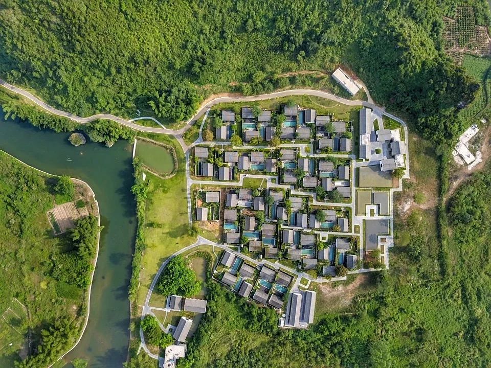 躺在私家泳池里看星星仅30间房香樟华苹11年后再出手阳朔