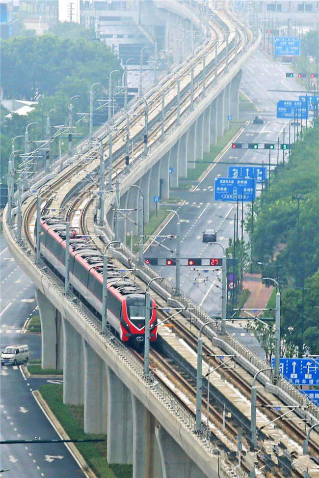 常平轻轨图片