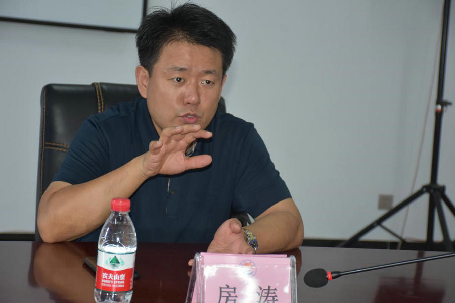 专家指引助力课改华师教育研究院院长房涛到麻江县指导课改