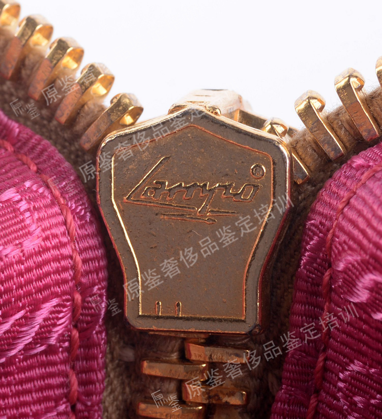 正品prada的拉链所选用的大部分是世界顶级品牌的lampo拉链.