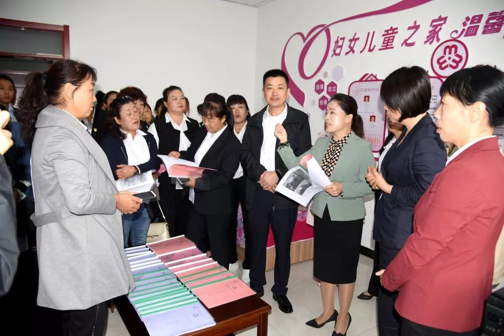 了表彰, 3名执委代表在经验交流中介绍了所在镇,社区妇联工作的亮点