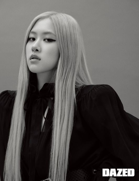 时尚杂志《dazed korea》10月刊中公开了与blackpink rose一起拍摄的