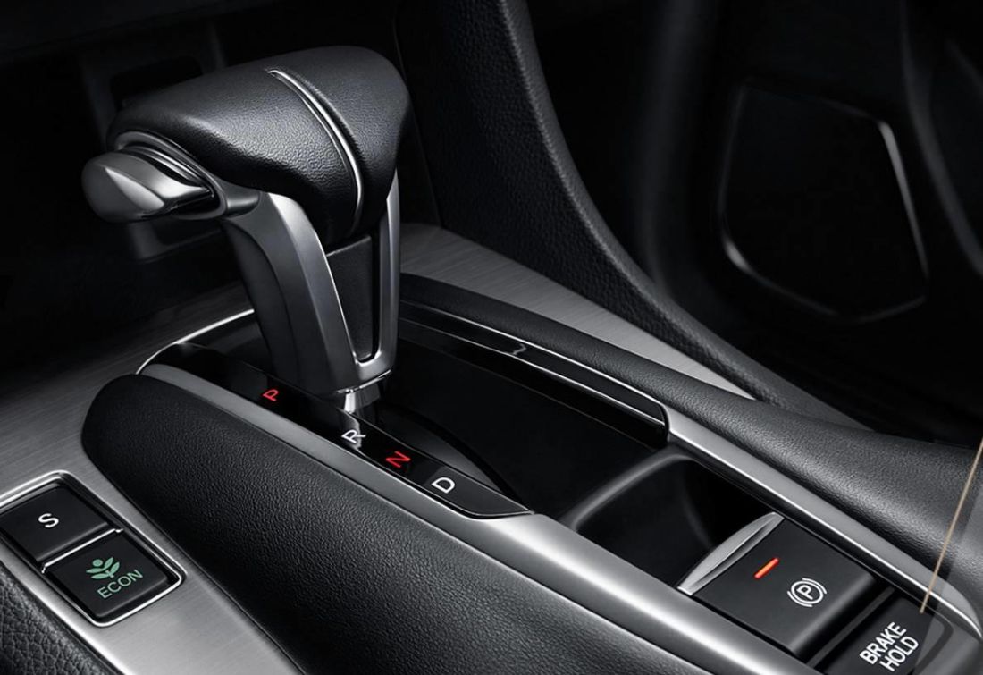 传统手刹将成历史调查发现几乎所有新车都采用电子手刹