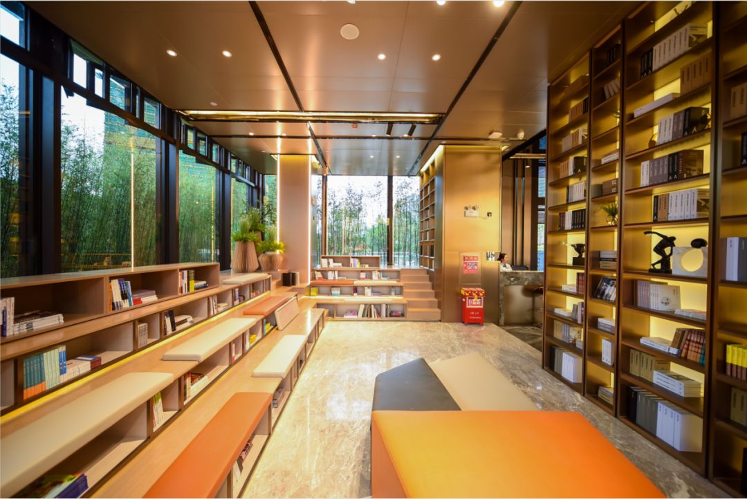 书吧实景图| 室内泳池实景图7米超大阳台,坐享imax景观至于产品?