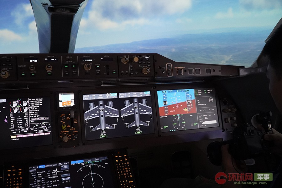 北京航展展c919驾驶舱模拟器 设备非常先进